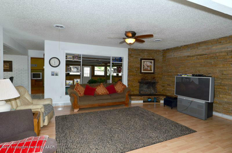5111 Shield Drive Amarillo, TX 79110 - Photo 4 of 23 a living room with furniture and a flat screen tv