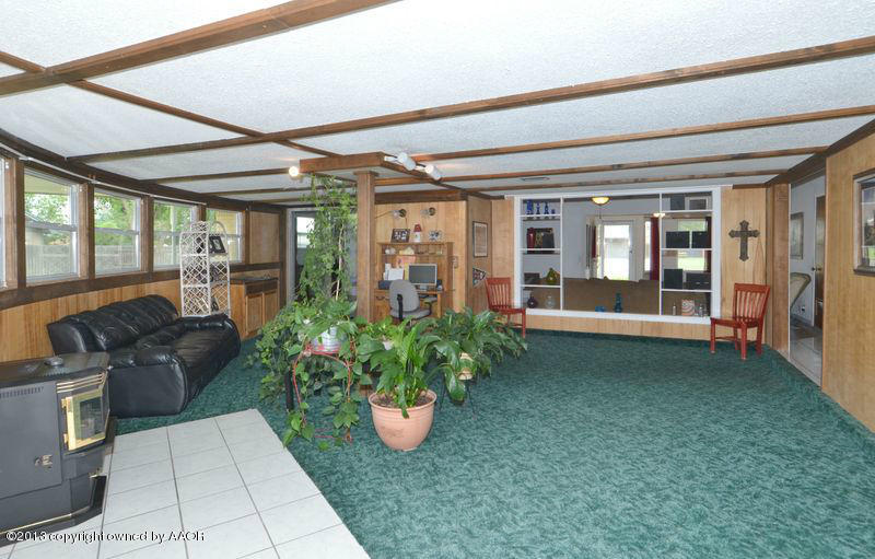 5111 Shield Drive Amarillo, TX 79110 - Photo 9 of 23 a living room with furniture and potted plants