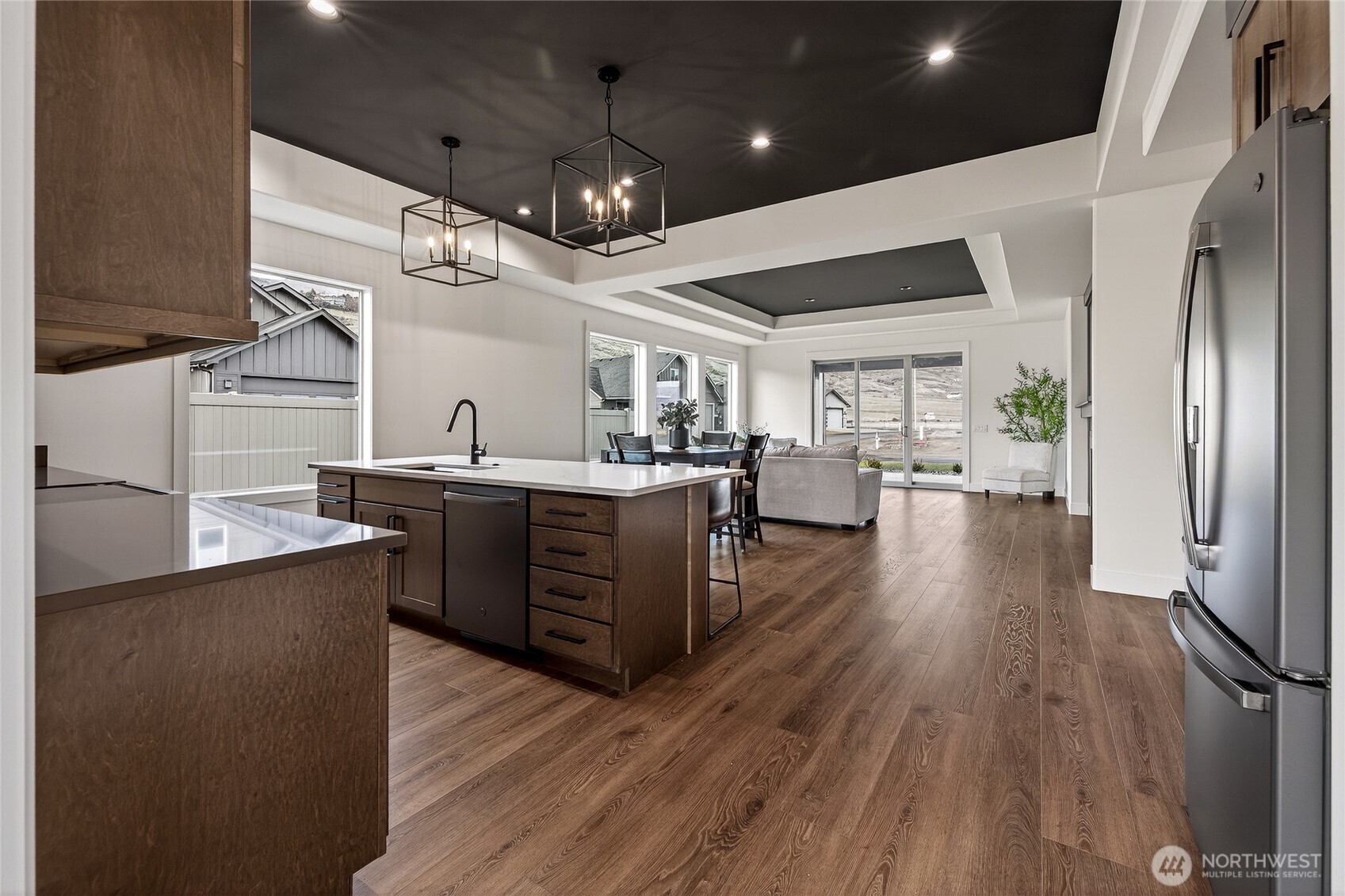 906 Racine Spgs Drive Wenatchee, WA 98801 - Photo 2 of 22