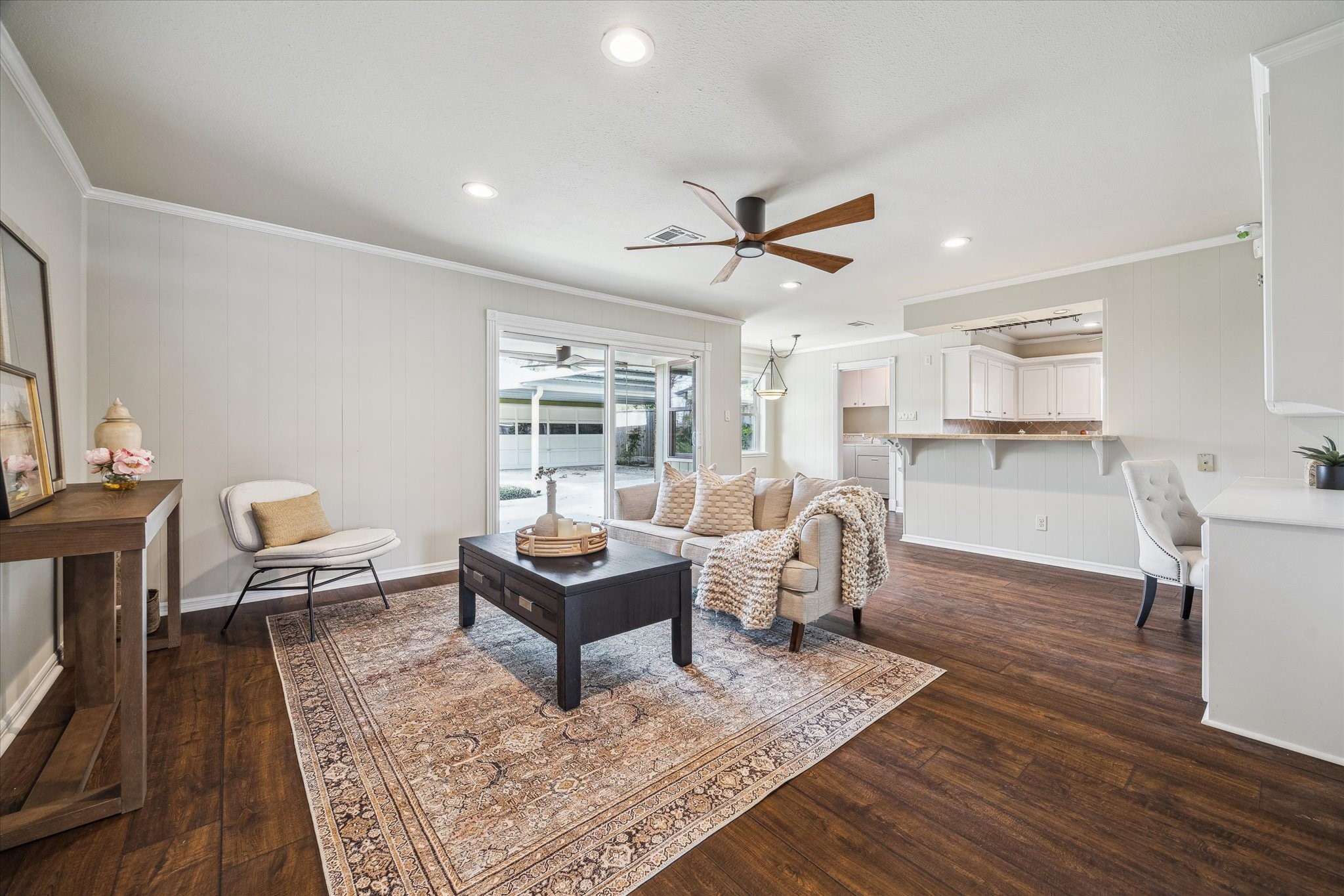 1251 Clovis Road Houston, TX 77008 - Photo 4 of 18 Living room is open to the kitchen and breakfast nook