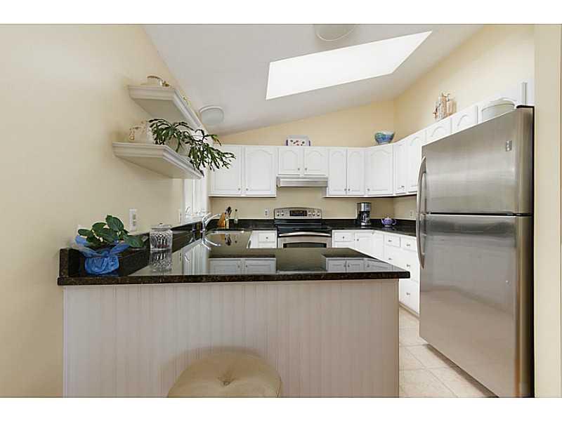 25 Whaleboat Road Portland, ME 04103 - Photo 9 of 31 Kitchen.