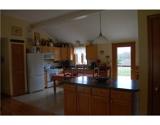 9 Farrington Road Gorham, ME 04038 - Photo 4 of 19 Kitchen.