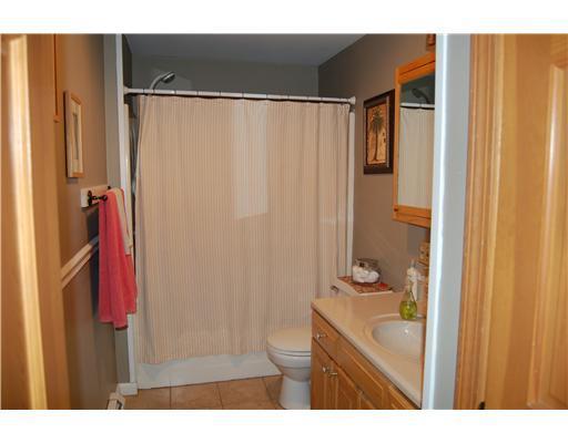 9 Farrington Road Gorham, ME 04038 - Photo 9 of 19 Bathroom.