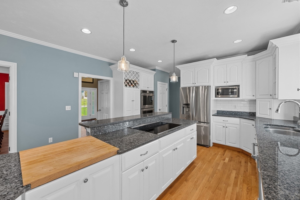 7 Daniel Shays Road Hopkinton, MA 01748 - Photo 13 of 42