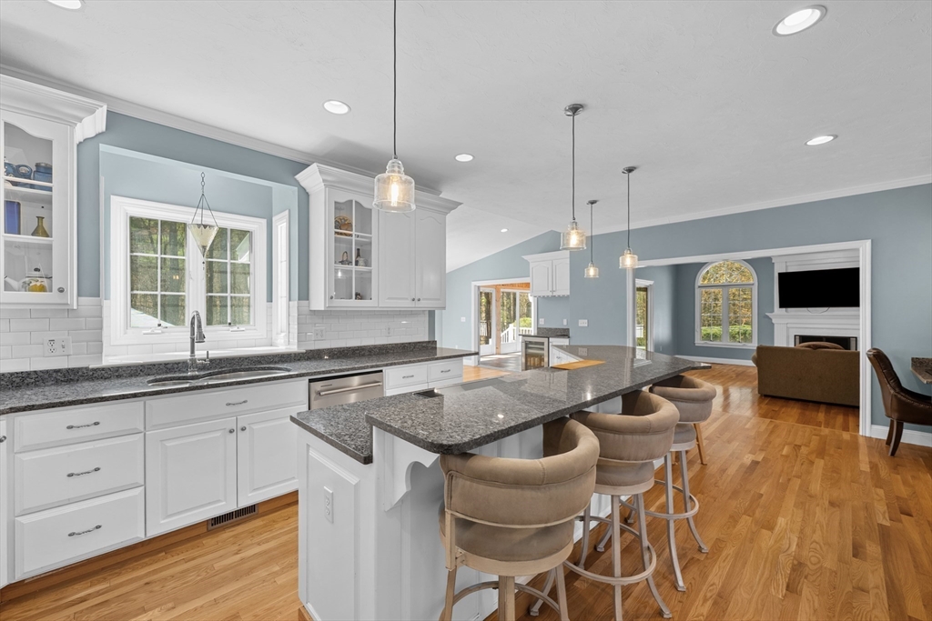 7 Daniel Shays Road Hopkinton, MA 01748 - Photo 10 of 42