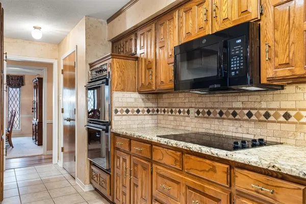 $949,000 | 210 North Forest Lane, Double Oak, TX 75077