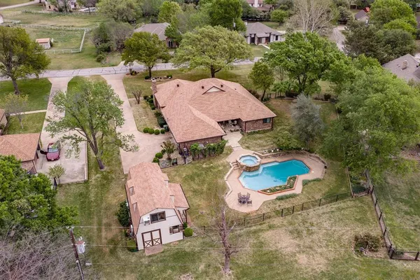 $949,000 | 210 North Forest Lane, Double Oak, TX 75077