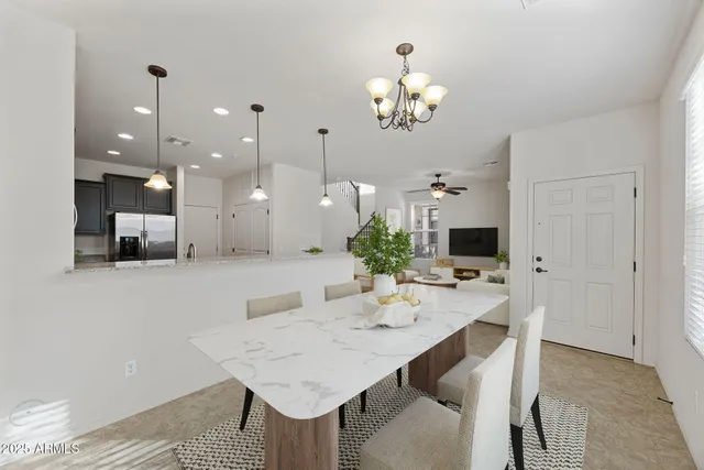 a picture of a book shelf