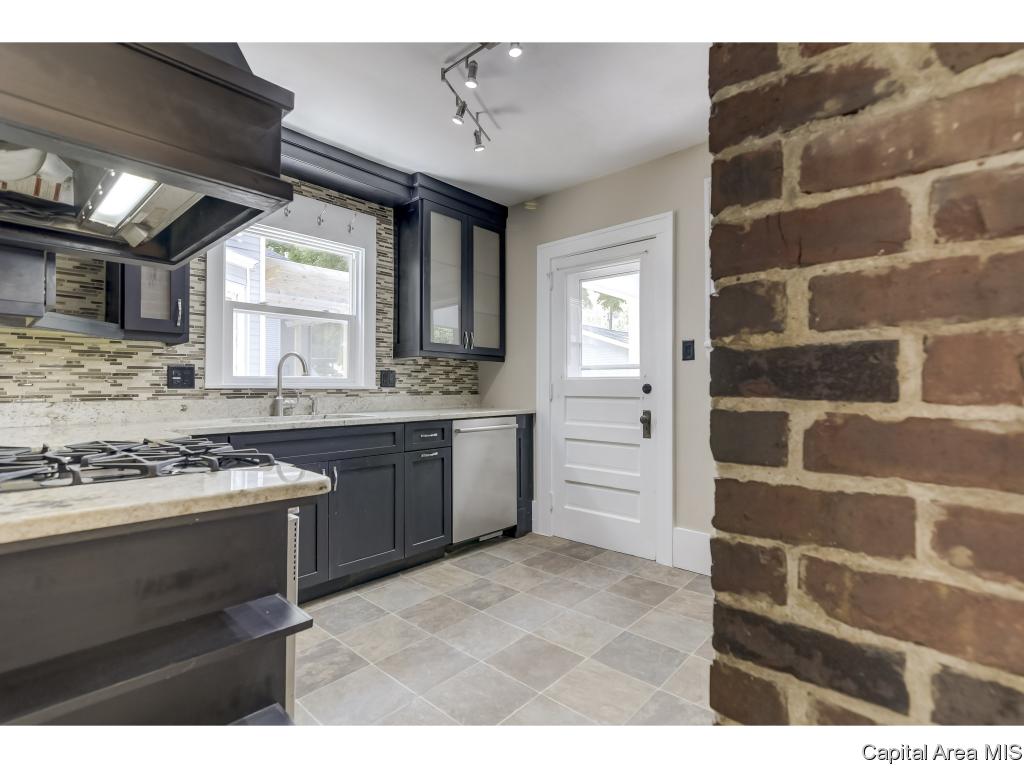 448 West Cook Street Springfield, IL 62704 - Photo 9 of 36