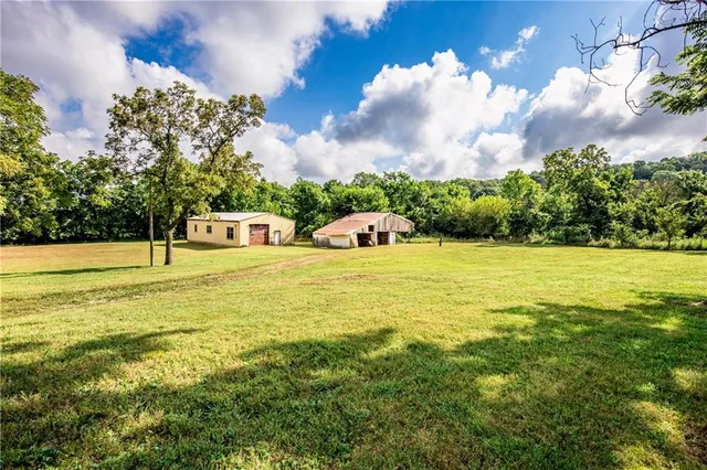 $465,000 | 7497 Nickel Road, Mound City, KS 66056