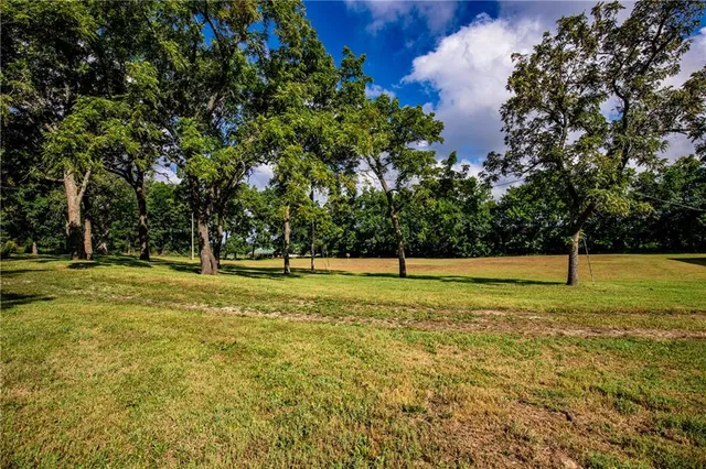 $465,000 | 7497 Nickel Road, Mound City, KS 66056