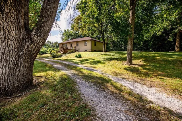 $465,000 | 7497 Nickel Road, Mound City, KS 66056