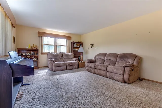 $465,000 | 7497 Nickel Road, Mound City, KS 66056