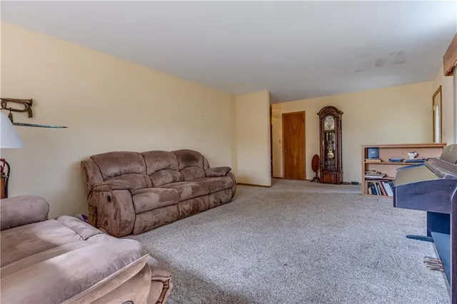 $465,000 | 7497 Nickel Road, Mound City, KS 66056