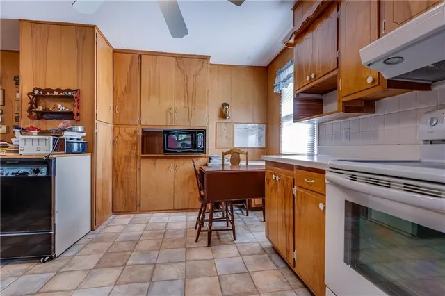 $465,000 | 7497 Nickel Road, Mound City, KS 66056