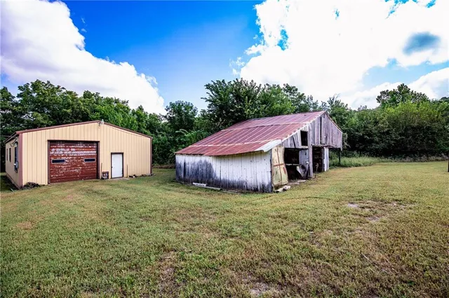 $465,000 | 7497 Nickel Road, Mound City, KS 66056