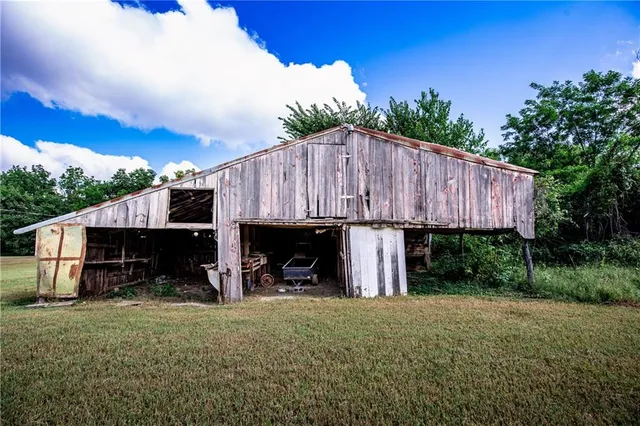 $465,000 | 7497 Nickel Road, Mound City, KS 66056