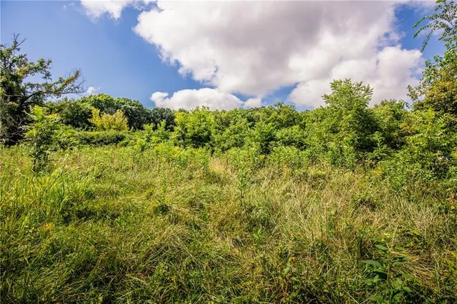 $465,000 | 7497 Nickel Road, Mound City, KS 66056