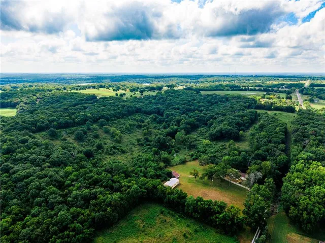 $465,000 | 7497 Nickel Road, Mound City, KS 66056