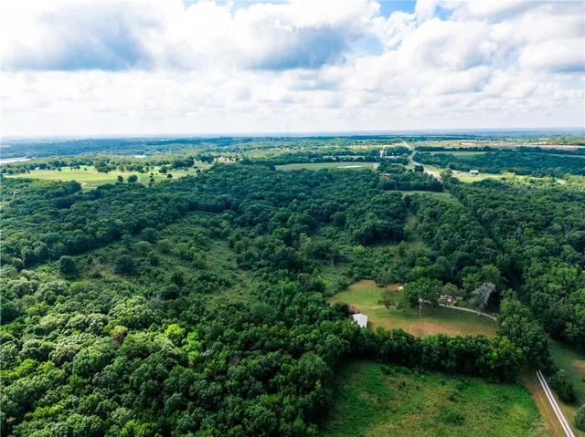 $465,000 | 7497 Nickel Road, Mound City, KS 66056