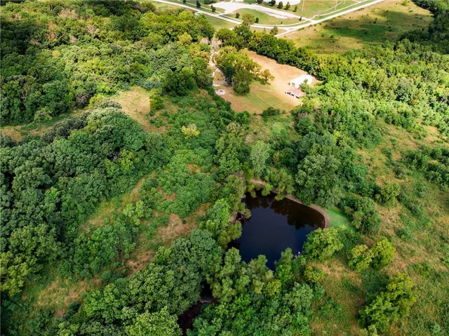 $465,000 | 7497 Nickel Road, Mound City, KS 66056