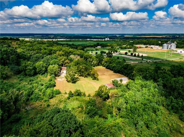 $465,000 | 7497 Nickel Road, Mound City, KS 66056