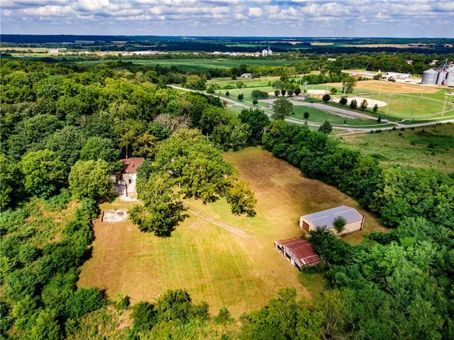 $465,000 | 7497 Nickel Road, Mound City, KS 66056