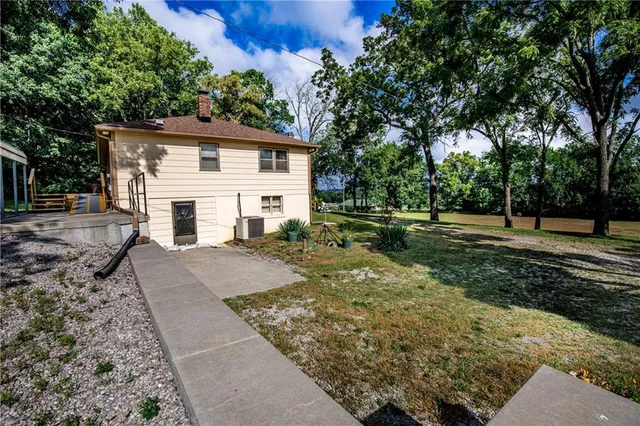 $465,000 | 7497 Nickel Road, Mound City, KS 66056