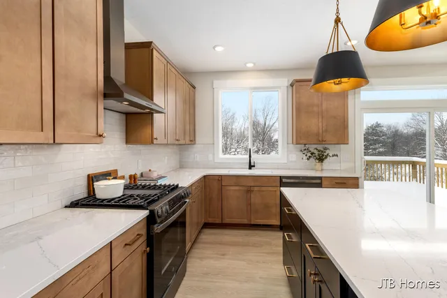 $589,900 | 1080 North Washington Street, Lowell, MI 49331