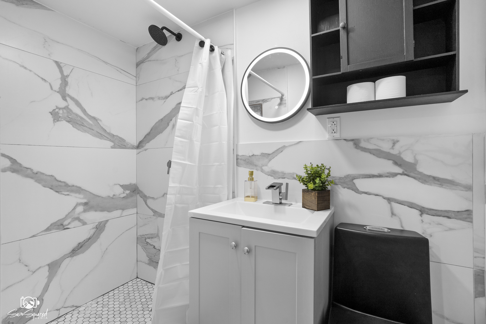 5636 South Carpenter Street Chicago, IL 60621 - Photo 17 of 27 a bathroom with a sink and a mirror