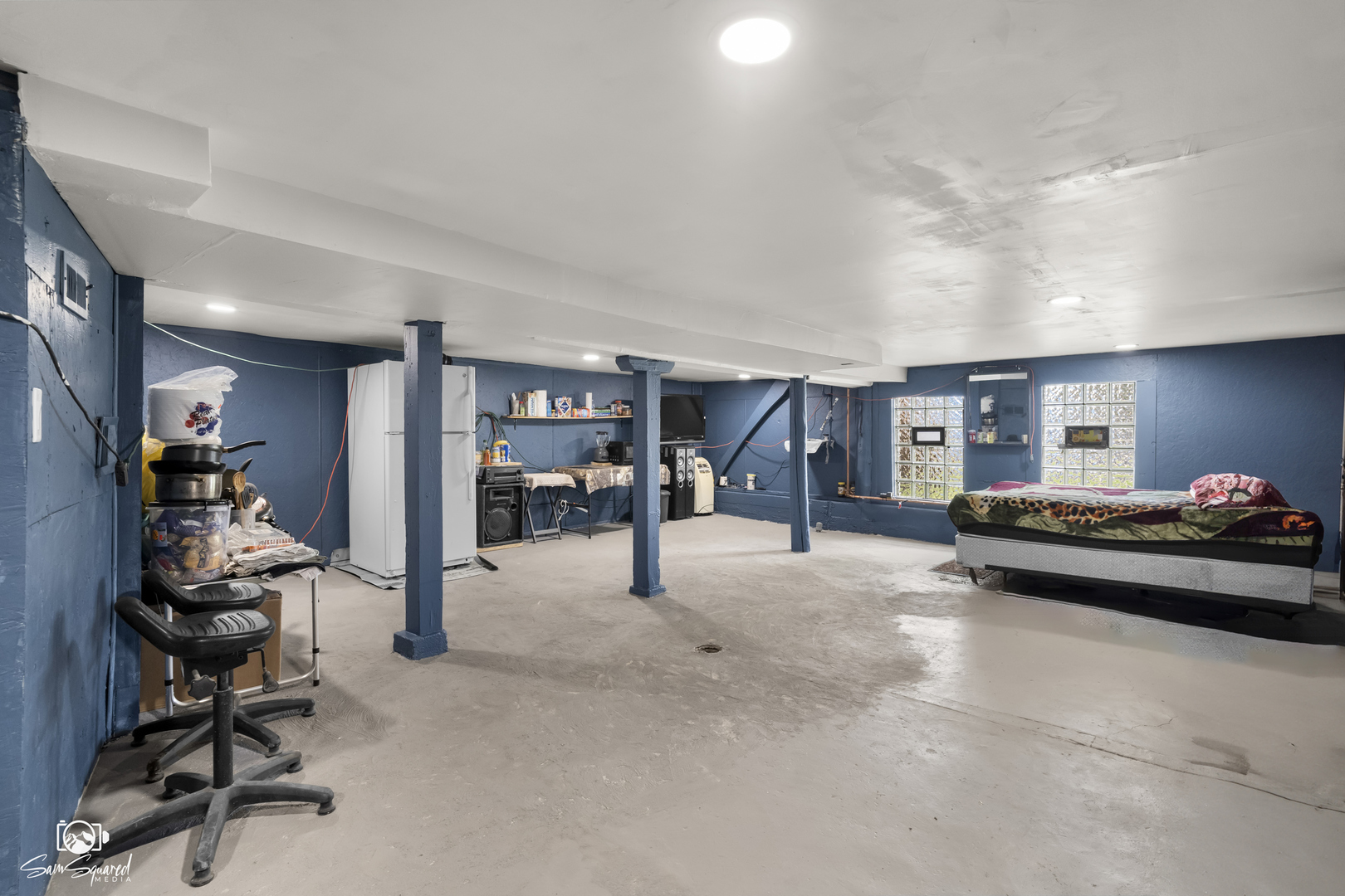 5636 South Carpenter Street Chicago, IL 60621 - Photo 19 of 27 a view of livingroom with furniture and decorative equipment