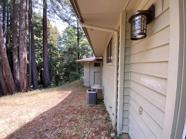 a view of a house with backyard and trees