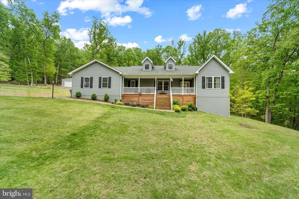 a view of a house with a backyard