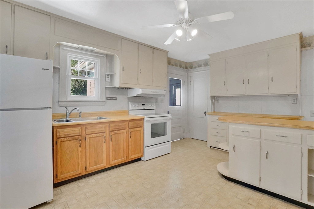 2164 Wilbraham Road Springfield, MA 01129 - Photo 4 of 32 Gallery Image 4