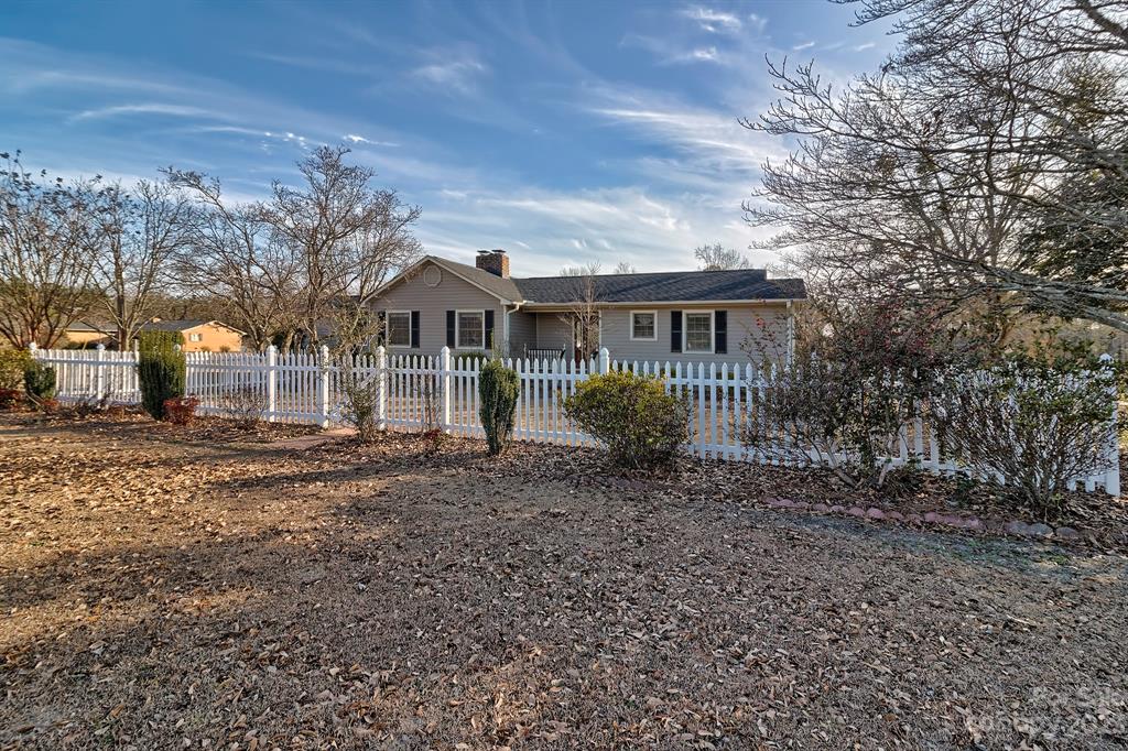 117 State Rd S-29-221 Kershaw, SC 29067 - Photo 2 of 28 a front view of a house with a garden