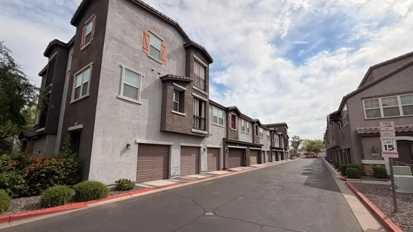 $1,799 | 2348 East Huntington Drive, Phoenix, AZ 85040