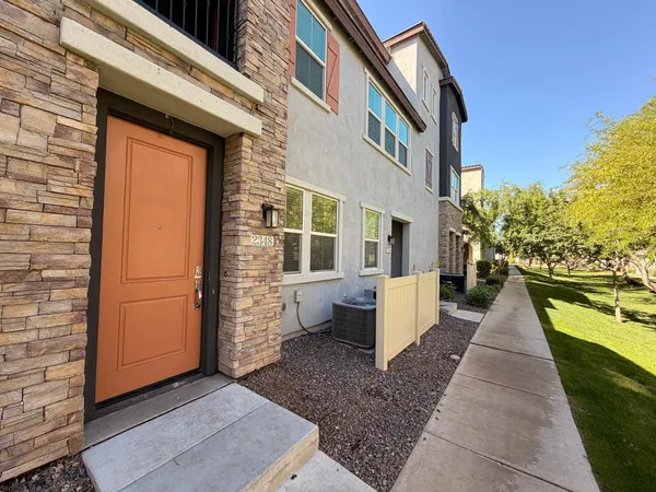 $1,799 | 2348 East Huntington Drive, Phoenix, AZ 85040