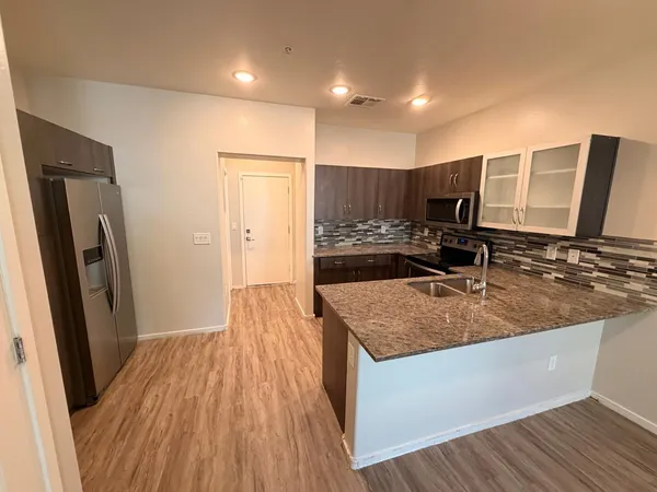 $1,799 | 2348 East Huntington Drive, Phoenix, AZ 85040