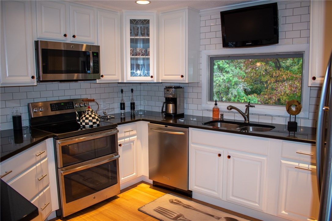 149 Cumberland Road Warwick, RI 02886 - Photo 8 of 44 1st Floor Kitchen