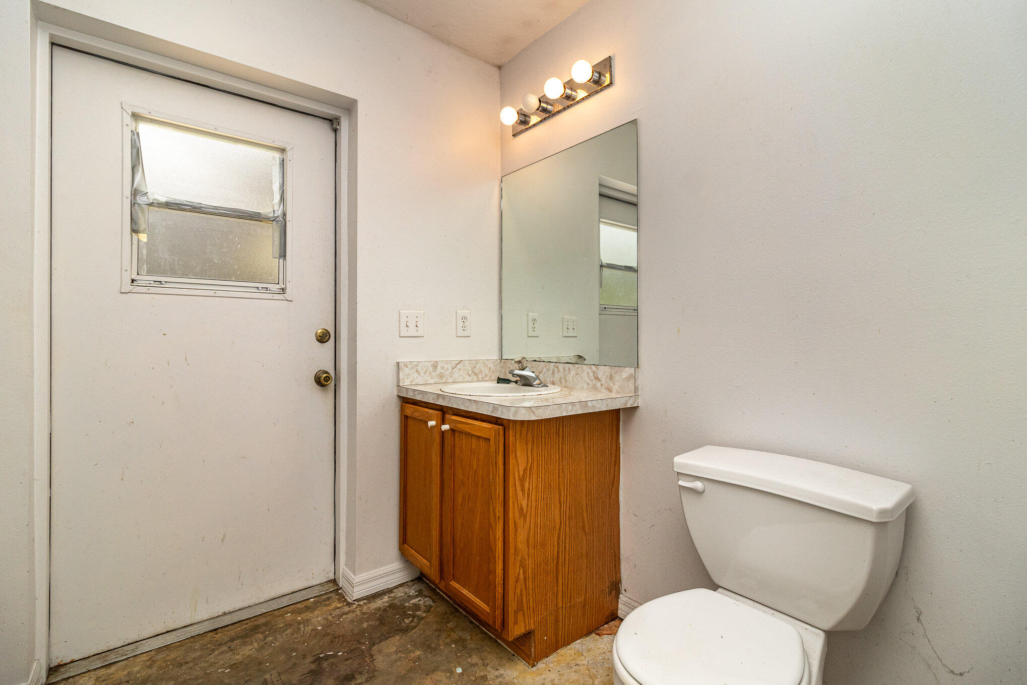 697 Furth Road Northwest Palm Bay, FL 32907 - Photo 19 of 24 a bathroom with a toilet sink and mirror