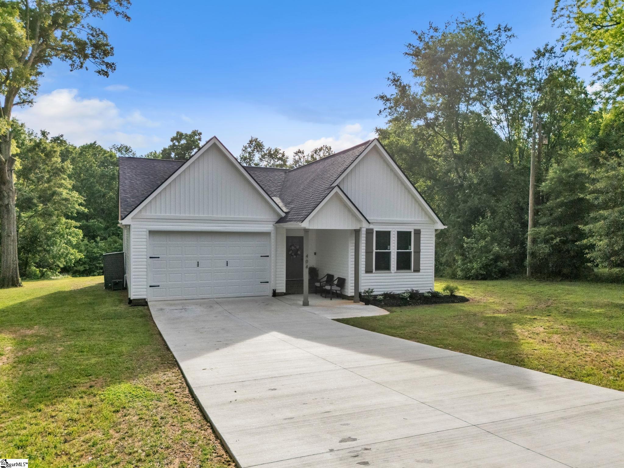 404 Burrell Street Pendleton, SC 29670 - Photo 2 of 33