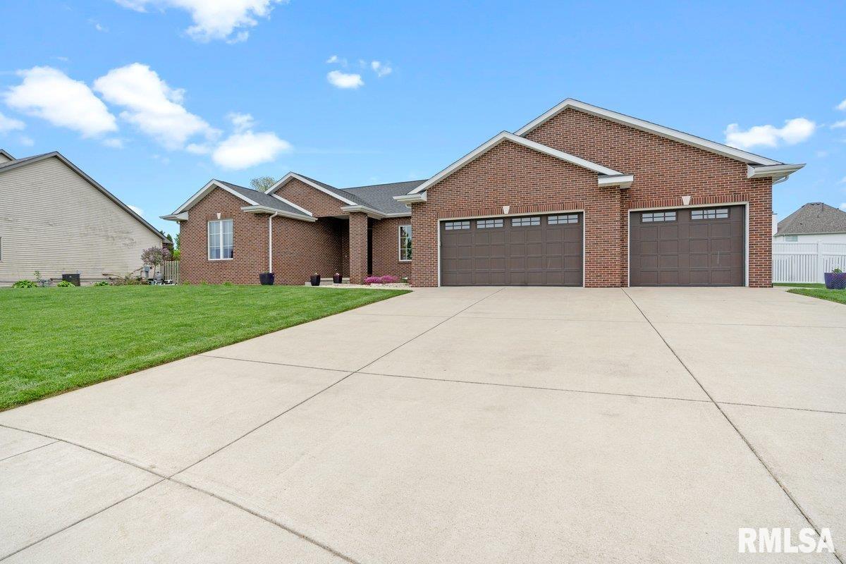 113 Ramblewood Road Chatham, IL 62629 - Photo 3 of 43 Gallery Image 3