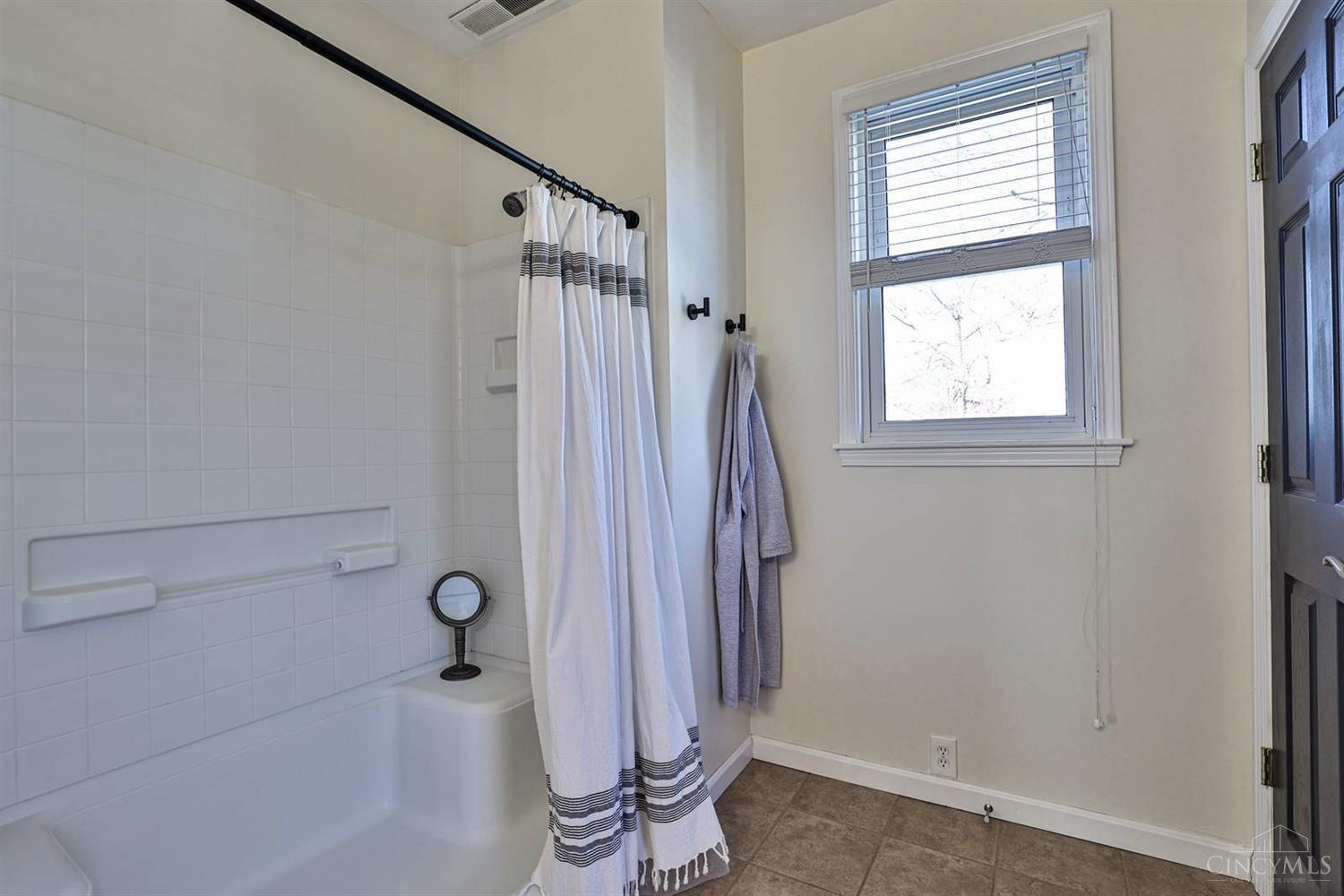 5707 Ridge Avenue Cincinnati, OH 45213 - Photo 26 of 32 Gallery Image 26