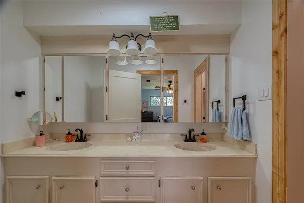 $2,800 | 109 Fox Hollow Drive, Baytown, TX 77521