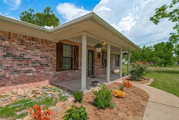 $2,800 | 109 Fox Hollow Drive, Baytown, TX 77521