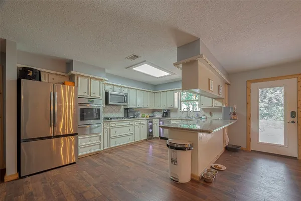 $2,800 | 109 Fox Hollow Drive, Baytown, TX 77521