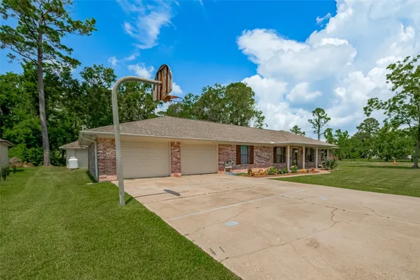 $2,800 | 109 Fox Hollow Drive, Baytown, TX 77521