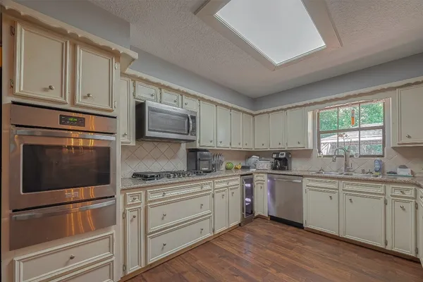 $2,800 | 109 Fox Hollow Drive, Baytown, TX 77521