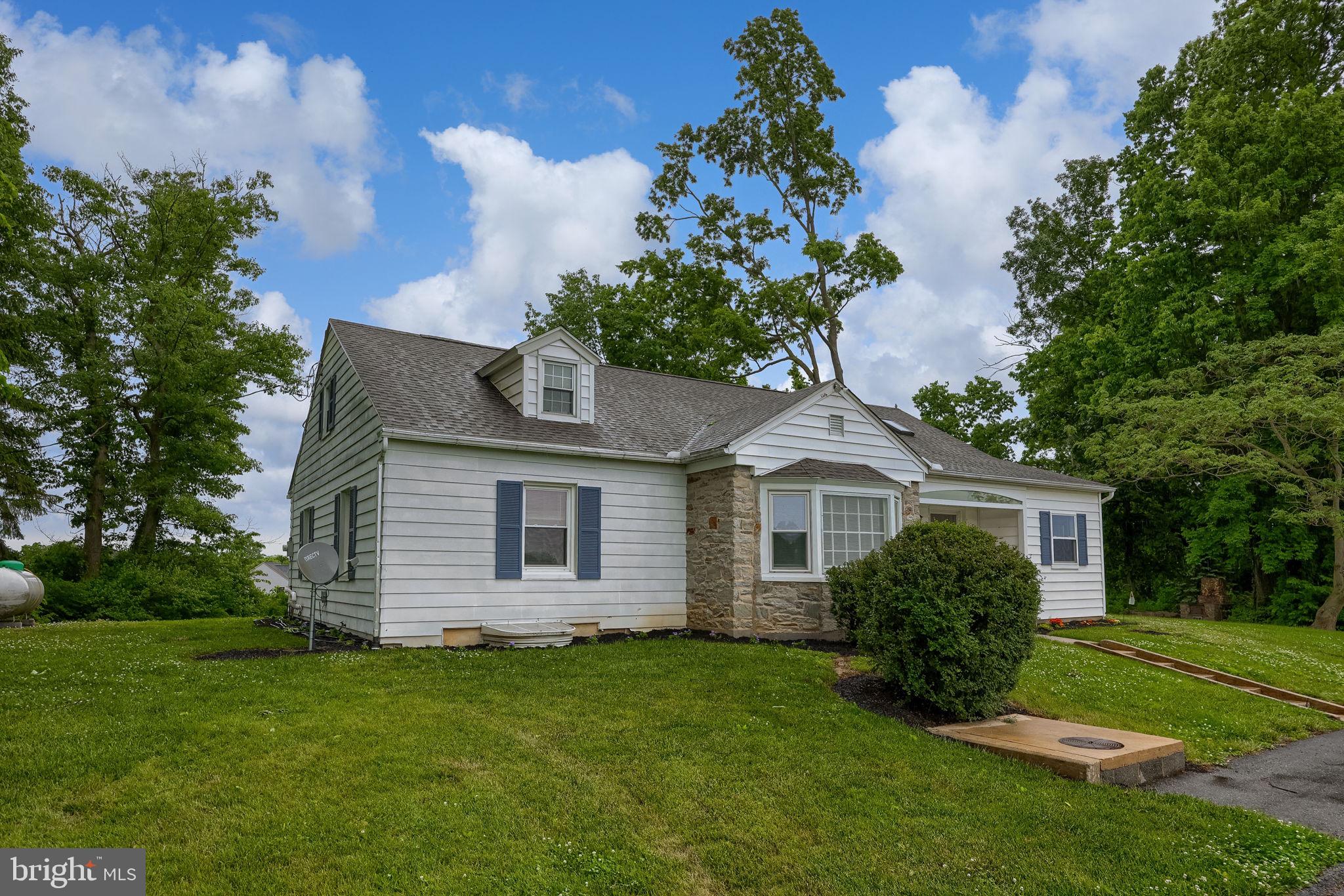 145 Weaver Road Lancaster, PA 17603 - Photo 11 of 87 a front view of a house with a garden