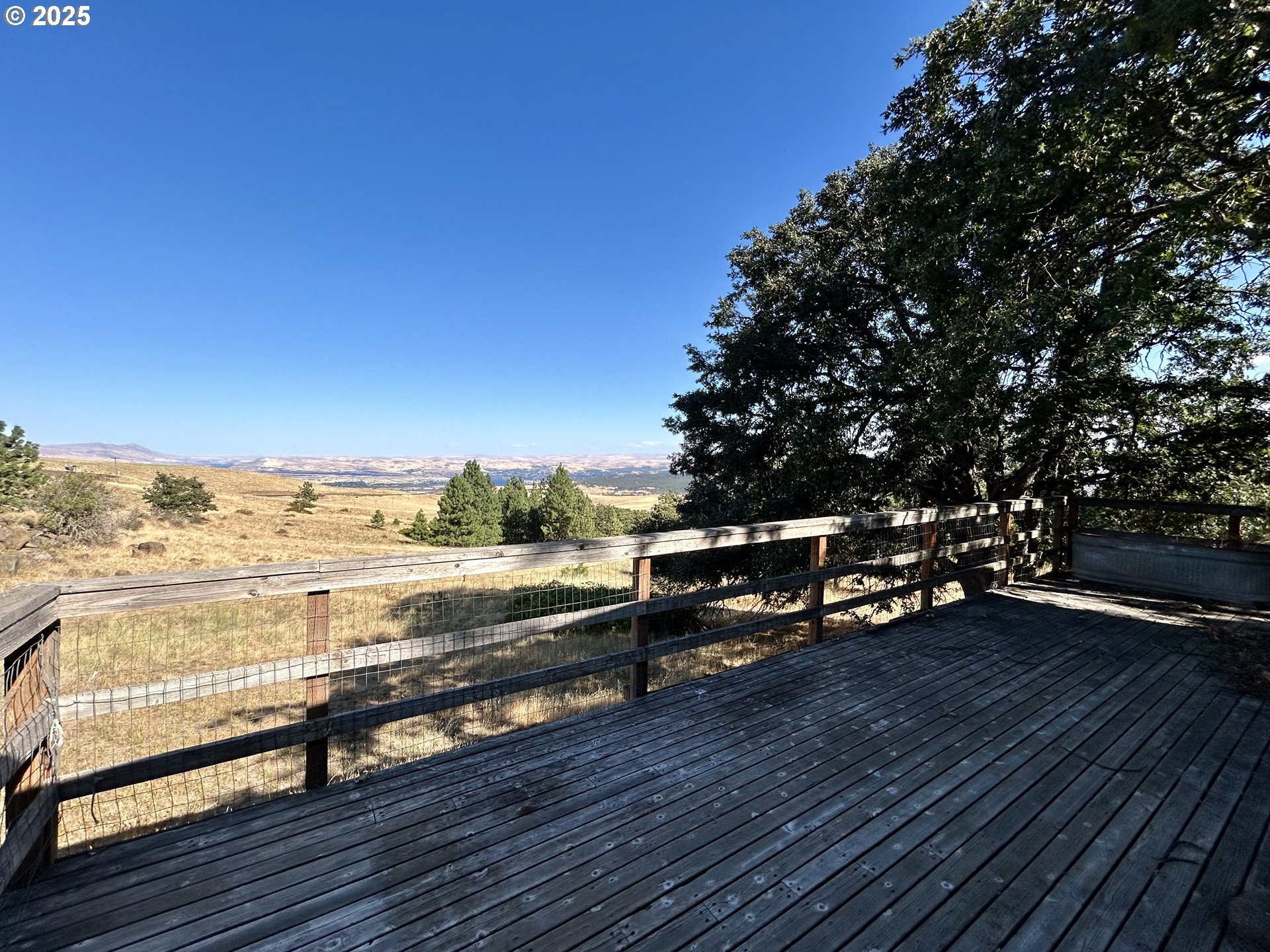 6520 7 Mile Hill Road The Dalles, OR 97058 - Photo 4 of 9 a view of outdoor space with hardwood